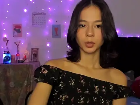 cute roxana  online show from February 28, 2025, 10:39 pm