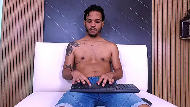 Snapshot of ricky_vill_ chatting on June 9, 2026, 11:44 am ricky vill online show from June 9, 2026, 11:44 am