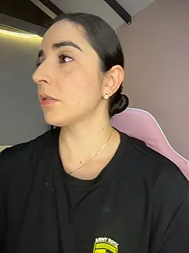 Snapshot of Victoria-And1 chatting on February 5, 2026, 1:34 am Victoria-And1 online show from February 5, 2026, 1:34 am