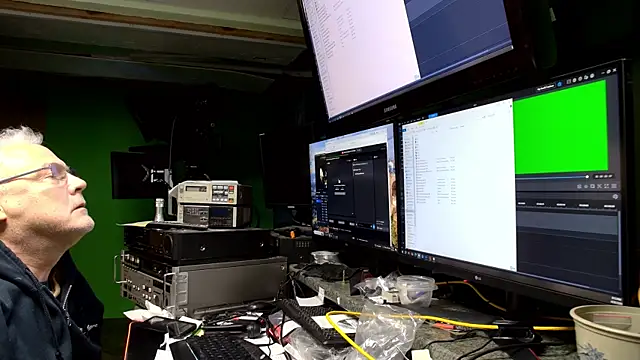 ButtCrackShowing-OOPS online show from April 21, 2026, 2:14 am