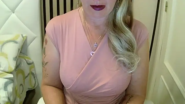 Snapshot of xxNoeliaxx chatting on March 3, 2026, 8:21 am xxNoeliaxx online show from March 3, 2026, 8:21 am