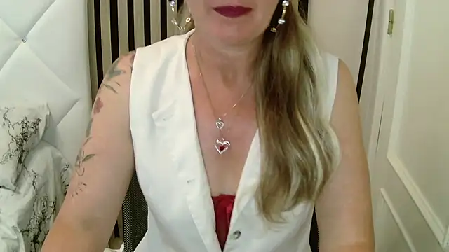 xxNoeliaxx online show from April 5, 2026, 7:37 am