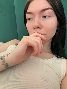 Lisaaa Alisa online show from March 4, 2026, 6:43 am