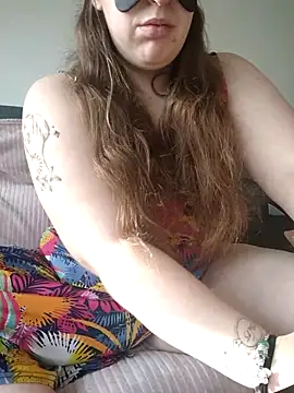 FrancaiseLynne online show from February 15, 2025, 8:44 am