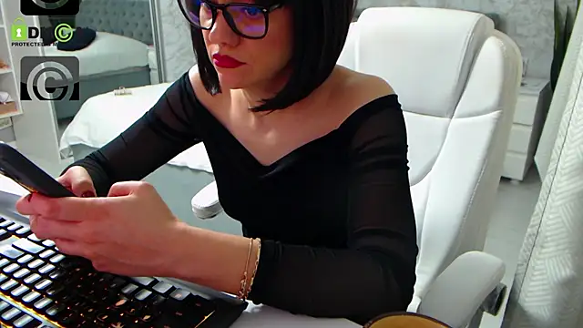 Snapshot of Ellysse_ chatting on January 22, 2025, 9:24 am Ellysse  online show from January 22, 2025, 9:24 am