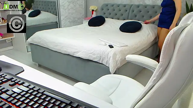 Snapshot of Ellysse_ chatting on March 14, 2025, 7:48 am Ellysse  online show from March 14, 2025, 7:48 am