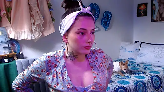 LiliJones  online show from May 8, 2026, 8:23 pm