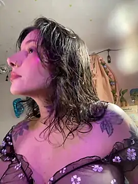 LiliJones  online show from June 3, 2026, 8:46 pm
