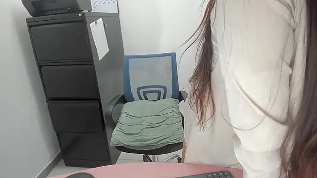 Luna Dumont online show from February 9, 2026, 12:25 pm