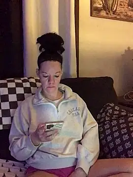 SidneyRaee online show from November 26, 2025, 1:22 pm