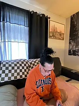 Snapshot of SidneyRaee chatting on December 17, 2024, 6:53 pm SidneyRaee online show from December 17, 2024, 6:53 pm