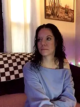 SidneyRaee online show from November 12, 2025, 5:17 pm