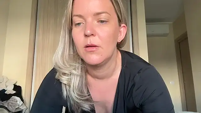 naughtyhollyxxxx online show from September 15, 2025, 7:42 am