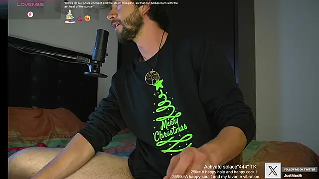 Snapshot of just_maxii chatting on January 30, 2025, 10:19 pm just maxii online show from January 30, 2025, 10:19 pm