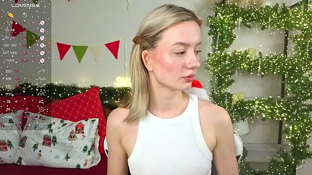 IdaValenti online show from December 15, 2025, 11:10 pm