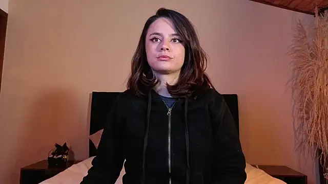 kassandra james online show from April 6, 2026, 12:50 pm