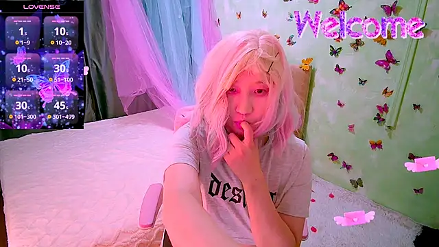 Snapshot of Akemilun chatting on December 13, 2025, 8:04 pm Akemilun online show from December 13, 2025, 8:04 pm