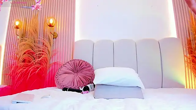 carolriveraa  online show from December 5, 2025, 8:17 pm