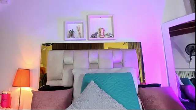 Snapshot of emmy_r chatting on October 11, 2025, 12:06 pm emmy r online show from October 11, 2025, 12:06 pm