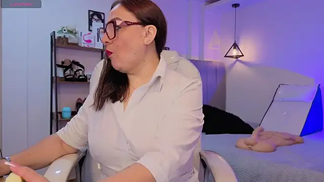 lady nylon  online show from November 6, 2025, 11:58 am