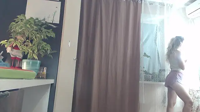 Snapshot of Almaz2023 chatting on October 28, 2025, 2:27 pm Almaz2023 online show from October 28, 2025, 2:27 pm