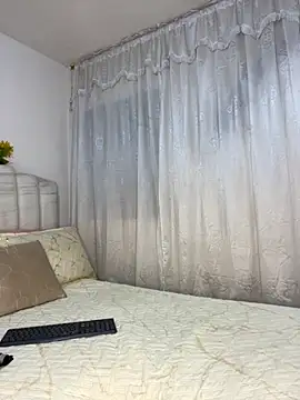 Snapshot of RoxannaBlanche chatting on November 20, 2025, 12:28 pm RoxannaBlanche online show from November 20, 2025, 12:28 pm