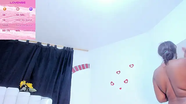 Snapshot of RoxannaBlanche chatting on February 10, 2026, 12:04 pm RoxannaBlanche online show from February 10, 2026, 12:04 pm