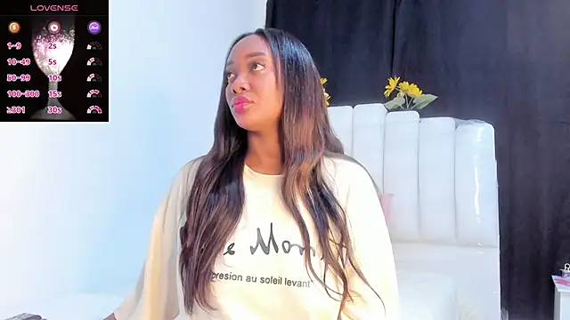 Snapshot of RoxannaBlanche chatting on February 2, 2026, 11:20 am RoxannaBlanche online show from February 2, 2026, 11:20 am