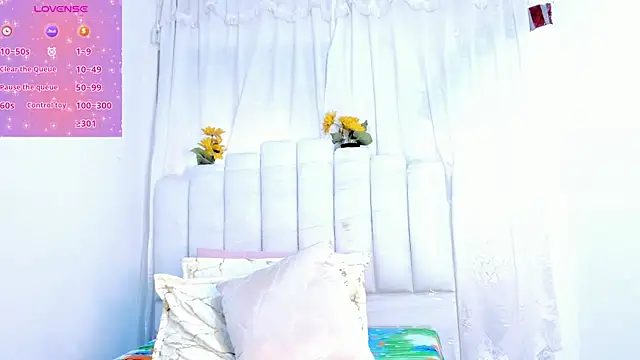 Snapshot of RoxannaBlanche chatting on September 27, 2025, 4:13 pm RoxannaBlanche online show from September 27, 2025, 4:13 pm