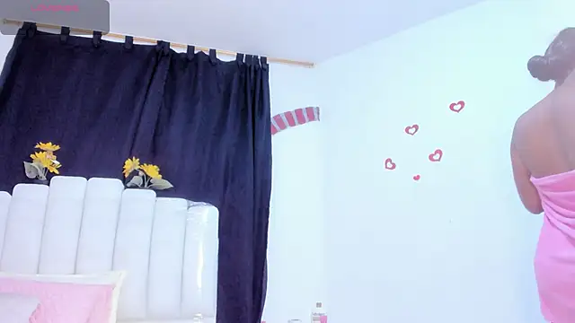 Snapshot of RoxannaBlanche chatting on February 17, 2026, 11:40 am RoxannaBlanche online show from February 17, 2026, 11:40 am