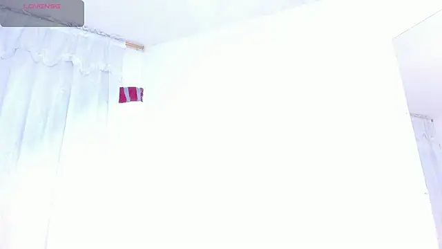 Snapshot of RoxannaBlanche chatting on November 9, 2025, 1:59 pm RoxannaBlanche online show from November 9, 2025, 1:59 pm