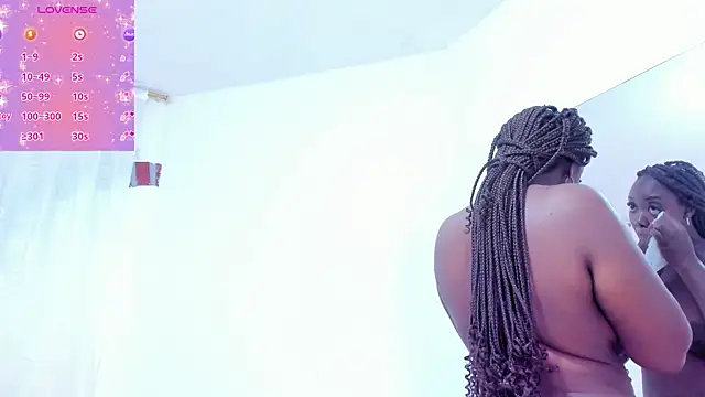 Snapshot of RoxannaBlanche chatting on September 12, 2025, 12:16 pm RoxannaBlanche online show from September 12, 2025, 12:16 pm