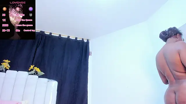 Snapshot of RoxannaBlanche chatting on February 7, 2026, 12:24 pm RoxannaBlanche online show from February 7, 2026, 12:24 pm