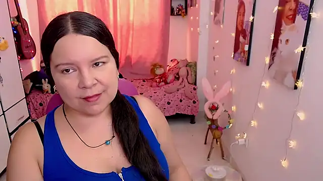 claryssa  online show from April 13, 2026, 4:55 pm