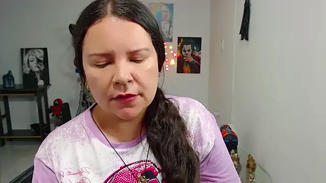 Snapshot of claryssa_ chatting on May 28, 2026, 6:43 am claryssa online show from May 28, 2026, 6:43 am