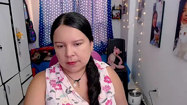 Snapshot of claryssa_ chatting on November 4, 2025, 8:23 pm claryssa online show from November 4, 2025, 8:23 pm