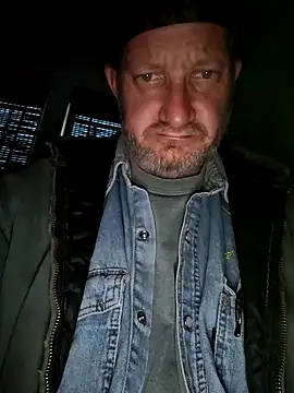 Snapshot of Hugebwc102 chatting on March 3, 2026, 12:39 am Hugebwc102 online show from March 3, 2026, 12:39 am