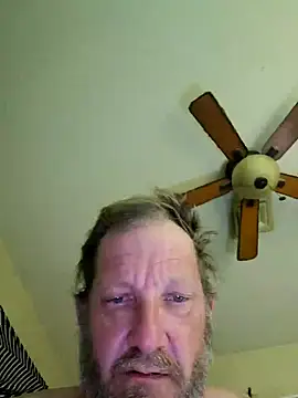 Snapshot of Hugebwc102 chatting on October 8, 2025, 4:25 am Hugebwc102 online show from October 8, 2025, 4:25 am