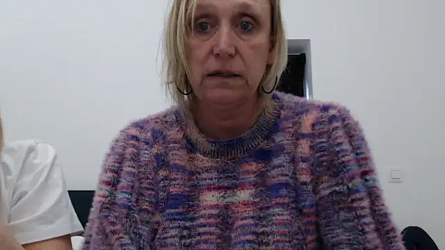 Snapshot of legalyblond chatting on March 21, 2025, 12:28 pm legalyblond online show from March 21, 2025, 12:28 pm