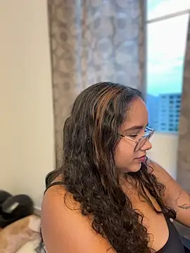 Snapshot of CurlyGirl_1 chatting on July 4, 2026, 11:20 pm CurlyGirl 1 online show from July 4, 2026, 11:20 pm