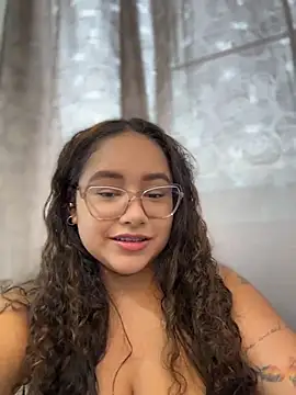 Snapshot of CurlyGirl_1 chatting on July 11, 2026, 10:43 pm CurlyGirl 1 online show from July 11, 2026, 10:43 pm