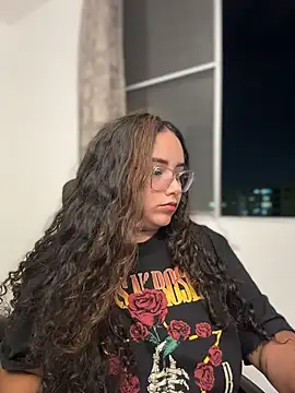 Snapshot of CurlyGirl_1 chatting on June 27, 2026, 12:27 am CurlyGirl 1 online show from June 27, 2026, 12:27 am