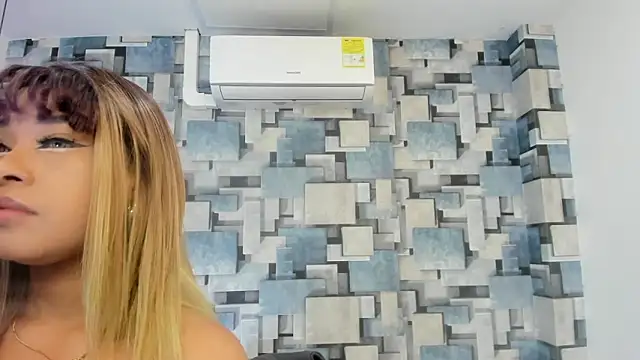 Snapshot of angel_dthroatt chatting on February 19, 2026, 12:13 pm angel dthroatt online show from February 19, 2026, 12:13 pm