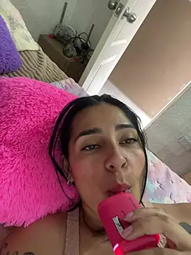 Snapshot of Meganmilk1 chatting on January 19, 2026, 4:33 pm Meganmilk1 online show from January 19, 2026, 4:33 pm