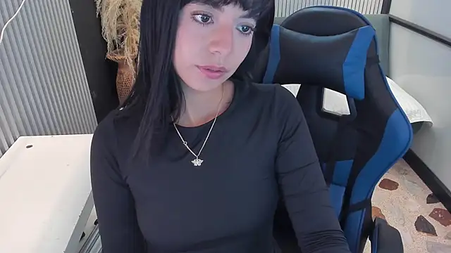 Snapshot of NicolRoss_ chatting on June 10, 2026, 9:27 pm NicolRoss online show from June 10, 2026, 9:27 pm