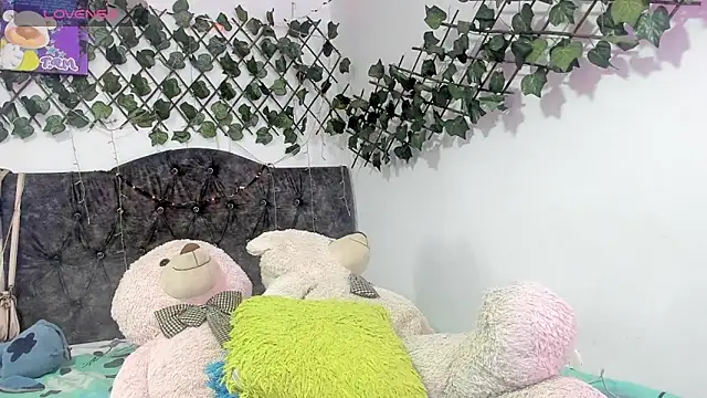 PaulinaSwan online show from October 11, 2025, 5:03 pm