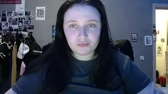 Snapshot of Light_Luna chatting on April 11, 2026, 3:27 pm Light Luna online show from April 11, 2026, 3:27 pm