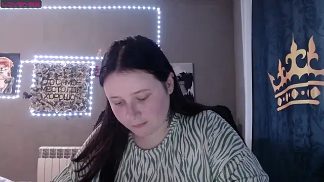 Snapshot of Light_Luna chatting on May 5, 2026, 1:47 pm Light Luna online show from May 5, 2026, 1:47 pm