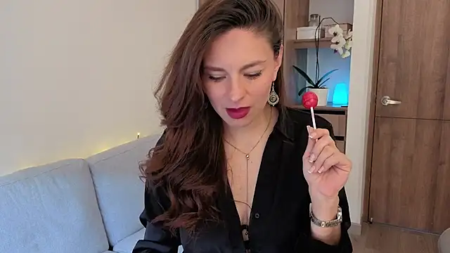 Monica-Bello online show from November 13, 2025, 4:55 pm