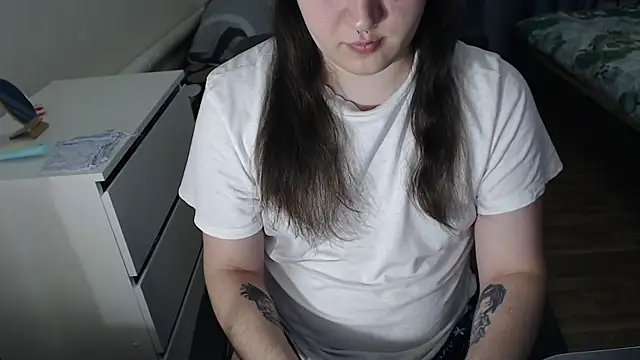 Snapshot of EvaMiron chatting on February 11, 2026, 6:41 pm EvaMiron online show from February 11, 2026, 6:41 pm